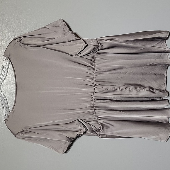 Torrid Women's Silver Silky Puff Sleeve V-neck Gathered Waist Top Sz 1x Classy - Picture 5 of 8